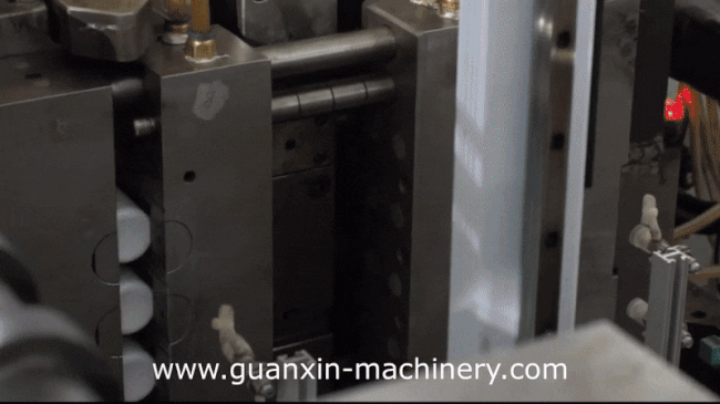 28 cavity HDPE Bottle Injection Blow Moulding Machine running smooth