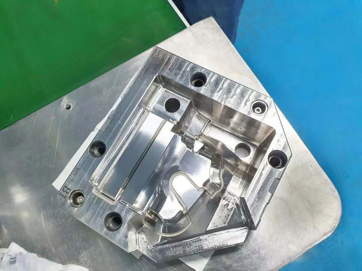 How to solve the problem about silicone injeciton molding mold sticking